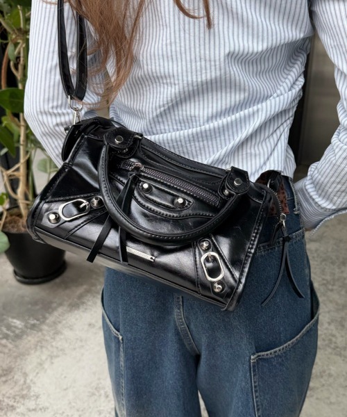 RAY CASSIN（レイカズン）の「【500mlペットボトル収納可】ショルダー付きスクエアバッグ（ショルダーバッグ・レディース・ダークブラウン/ブラック・FREE）」の9枚目の写真