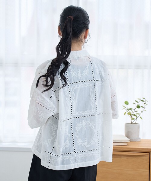 coen(コーエン)の「パッチワーク風フラワー刺繍半袖シャツ(インフルエンサー紹介アイテム)(シャツ/ブラウス・レディース・オフホワイト/ブラック/クリーム・M/L)」の7枚目の写真