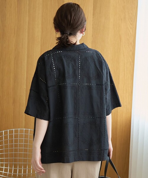coen(コーエン)の「パッチワーク風フラワー刺繍半袖シャツ(インフルエンサー紹介アイテム)(シャツ/ブラウス・レディース・オフホワイト/ブラック/クリーム・M/L)」の13枚目の写真