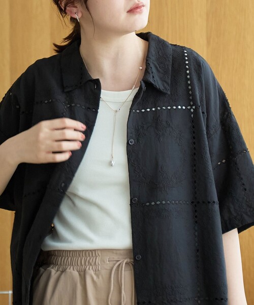 coen(コーエン)の「パッチワーク風フラワー刺繍半袖シャツ(インフルエンサー紹介アイテム)(シャツ/ブラウス・レディース・オフホワイト/ブラック/クリーム・M/L)」の14枚目の写真