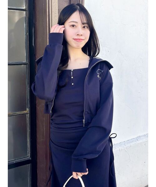 dazzlin（ダズリン）の「【UV】ロゴジップショートパーカー（パーカー・レディース・アイボリー/ネイビー/ピンク・FREE）」の2枚目の写真