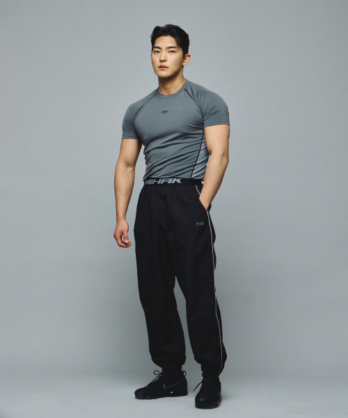 MIHAK(ミハク)の「シンボルロゴマッスルプロTシャツ(GRAY)(Tシャツ/カットソー・メンズ・その他・1/2/3)」の2枚目の写真