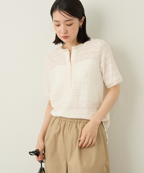 Omekashi(オメカシ)の「2wayレースヘンリースリットTシャツ(Tシャツ/カットソー・レディース・アイボリー/ブラック/オフホワイト・FREE)」の1枚目の写真