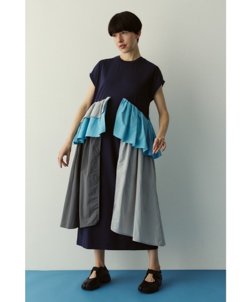 HeRIN.CYE(ヘリンドットサイ)の「Side frill pante dress / サイドフリルポンチドレス(ワンピース・レディース・ネイビー/ブラック・38/36)」の1枚目の写真