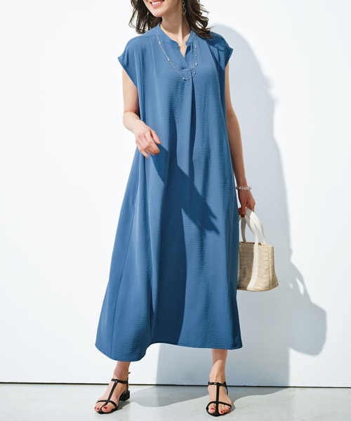 BELLUNA PLUS(ベルーナ)の「お手入れ楽々ビンテージ調素材ワンピース(ワンピース・レディース・ブラック/カーキ/ブルー・MEDIUM/LARGE/X-LARGE)」の1枚目の写真