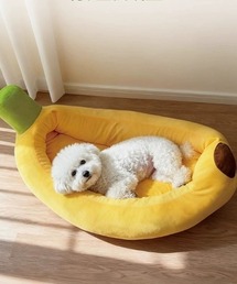 Made in I（メイドインアイ）の「バナナ型ペット用ベッド XL（ペット用クッション/マット）」