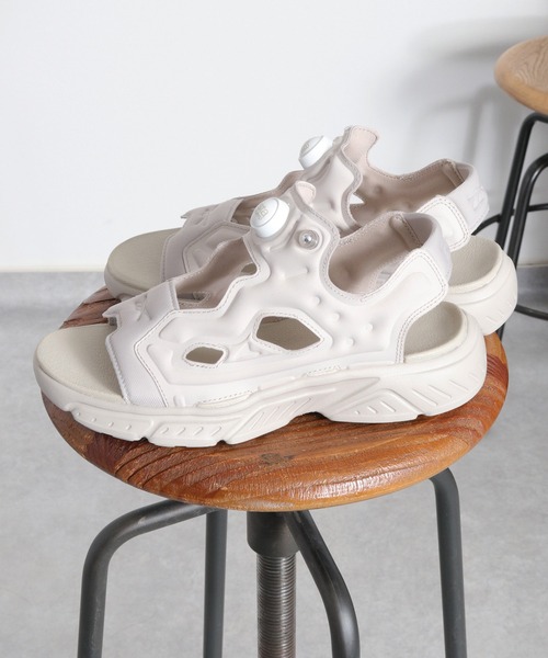 Reebok(リーボック)の「【REEBOK】INSTAPUMP FURY SANDAL インスタ ポンプフューリー サンダル(サンダル・レディース・ベージュ・L/M)」の1枚目の写真