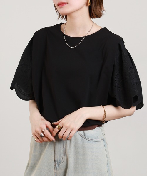 Anna Nicola(アンナニコラ)の「Anna Nicola 刺繍フレアスリーブカットソー 半袖(Tシャツ/カットソー・レディース・オフホワイト/ブラック・38)」の2枚目の写真