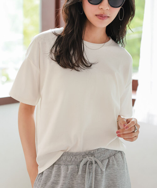 KOBE LETTUCE（コウベレタス）の「[ 接触冷感 ]　綿100%なめらか半袖Tシャツ（Tシャツ/カットソー・レディース・オフホワイト/ピンク/ブラック/チャコール/グレイッシュベージュ/ベビーピンク/ブルーグレー/グレー系その他・L/M）」の2枚目の写真