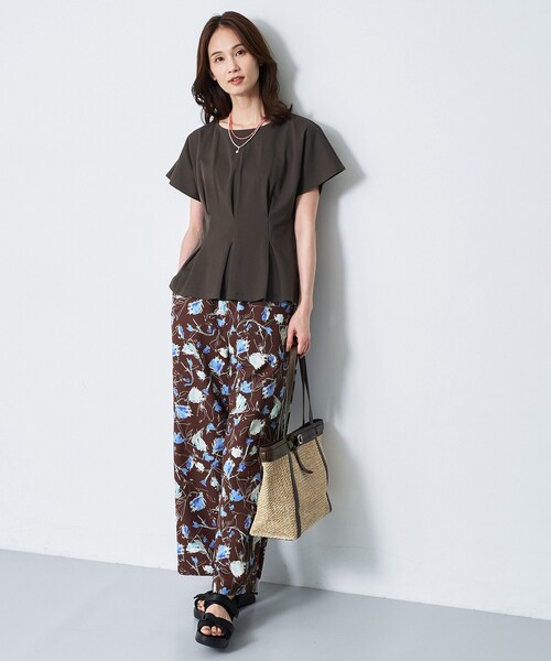 Reflect(リフレクト)の「【UVカット/接触冷感/吸水速乾】タックデザインフレアトップス(Tシャツ/カットソー・レディース・ダークブラウン/ネイビー/ホワイト/ライトイエロー系・09/11/13)」の21枚目の写真