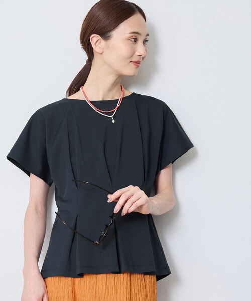 Reflect(リフレクト)の「【UVカット/接触冷感/吸水速乾】タックデザインフレアトップス(Tシャツ/カットソー・レディース・ダークブラウン/ネイビー/ホワイト/ライトイエロー系・09/11/13)」の21枚目の写真