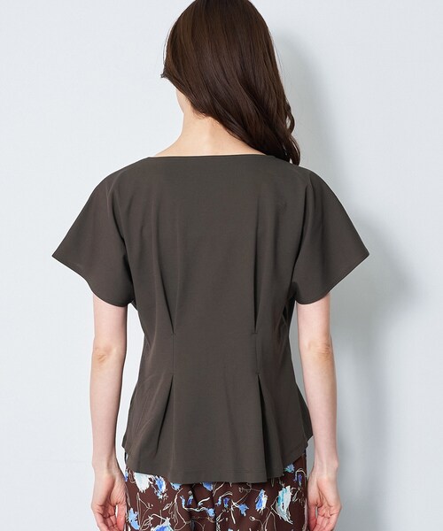 Reflect(リフレクト)の「【UVカット/接触冷感/吸水速乾】タックデザインフレアトップス(Tシャツ/カットソー・レディース・ダークブラウン/ネイビー/ホワイト/ライトイエロー系・09/11/13)」の9枚目の写真
