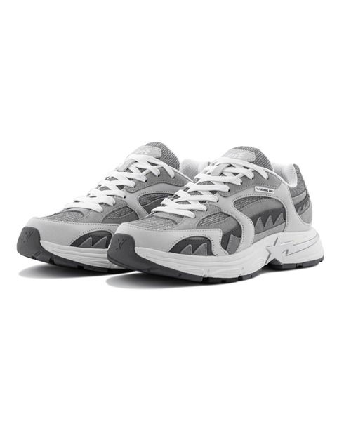 A BATHING APE(アベイシングエイプ)の「BAPE SHARK STA #1(スニーカー・メンズ・ゴールド/シルバー・12/10/9/11/8/7/8.5/9.5)」の1枚目の写真
