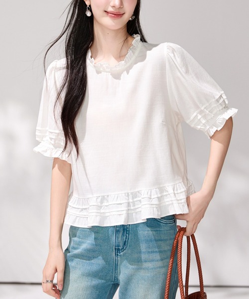 LUCPY(ラクピー)の「フリルネックペプラムブラウス(シャツ/ブラウス・レディース・ホワイト・SMALL/MEDIUM/LARGE/X-LARGE)」の1枚目の写真