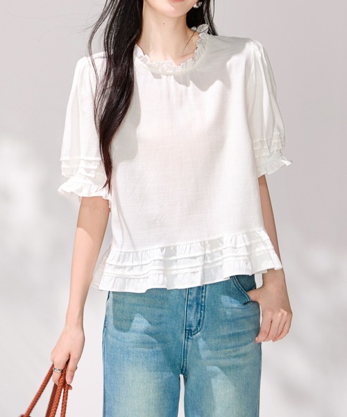 LUCPY(ラクピー)の「フリルネックペプラムブラウス(シャツ/ブラウス・レディース・ホワイト・SMALL/MEDIUM/LARGE/X-LARGE)」の2枚目の写真