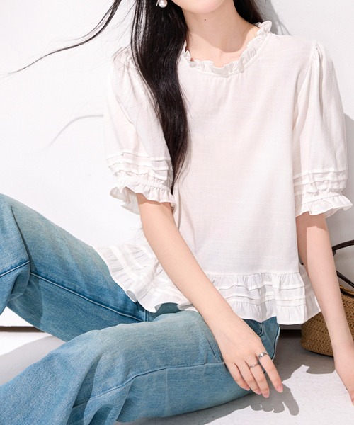 LUCPY(ラクピー)の「フリルネックペプラムブラウス(シャツ/ブラウス・レディース・ホワイト・SMALL/MEDIUM/LARGE/X-LARGE)」の3枚目の写真