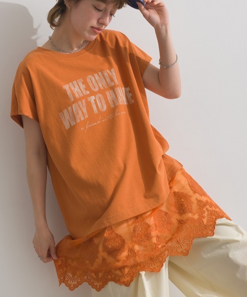 le colis(ルコリ)の「裾レース半袖チュニック(Tシャツ/カットソー・レディース・チャコールグレー/オレンジ/オフホワイト/ブルー・FREE)」の4枚目の写真