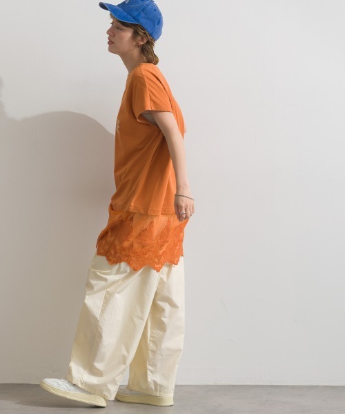 le colis(ルコリ)の「裾レース半袖チュニック(Tシャツ/カットソー・レディース・チャコールグレー/オレンジ/オフホワイト/ブルー・FREE)」の10枚目の写真