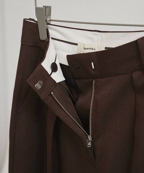 TODAYFUL（トゥデイフル）の「[TODAYFUL/トゥデイフル]Tuck Wide Trousers（スラックス・レディース・ダークブラウン/ブラック・38/36）」の3枚目の写真