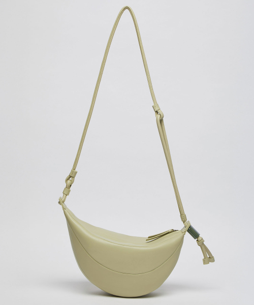 Archivepke(アーカイブエプク)の「Fling bag(Olive beige)_OVBAX26002OBG(ショルダーバッグ・レディース・その他・OS)」の2枚目の写真