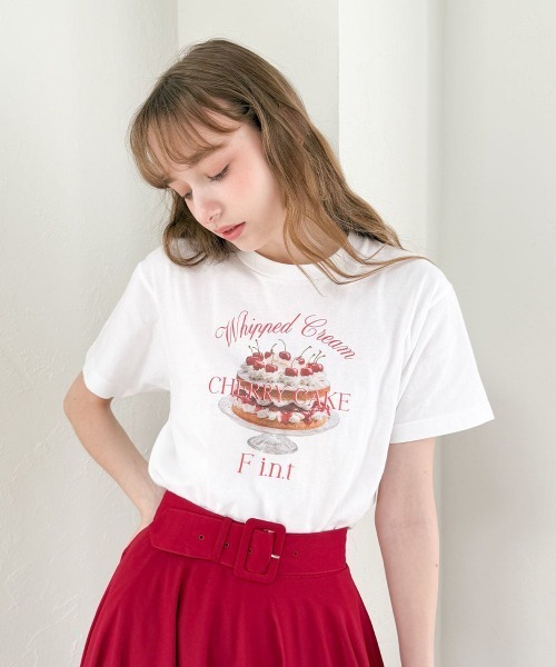F i.n.t(フィント)の「スウィーツプリントTシャツ/fint フィント(Tシャツ/カットソー・レディース・アイボリー系2/アイボリー系1/ホワイト系3/ホワイト系2/ホワイト系1/アイボリー系3・FREE)」の3枚目の写真