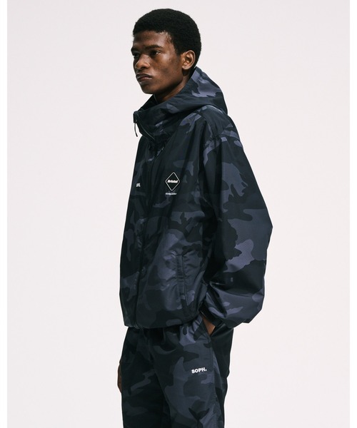 F.C.Real Bristol(エフシーレアルブリストル)の「SUPPLEX NYLON HOODED BLOUSON(ブルゾン・メンズ・ブラック/ピンク/カモフラージュ・XX-LARGE/X-LARGE/LARGE/MEDIUM/SMALL)」の4枚目の写真
