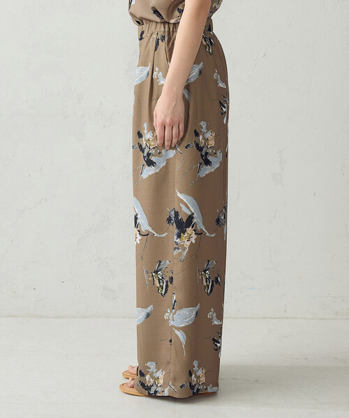 COMME CA ISM（コムサイズム）の「【セットアップ対応】ボタニカルプリント ボックスタックイージーパンツ（その他パンツ・レディース・ブラウン/ネイビー・LARGE/MEDIUM）」の10枚目の写真