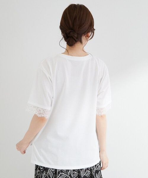 SHOO・LA・RUE(シューラルー)の「【ひんやり/UV/S-LL】柄アソート お袖レースが旬顔 上品に決まる大人Tシャツ(Tシャツ/カットソー・レディース・チャコール/ホワイト系1/ベージュ系その他4/ホワイト/ブラック/ピンク系その他・01/04/02/03)」の9枚目の写真