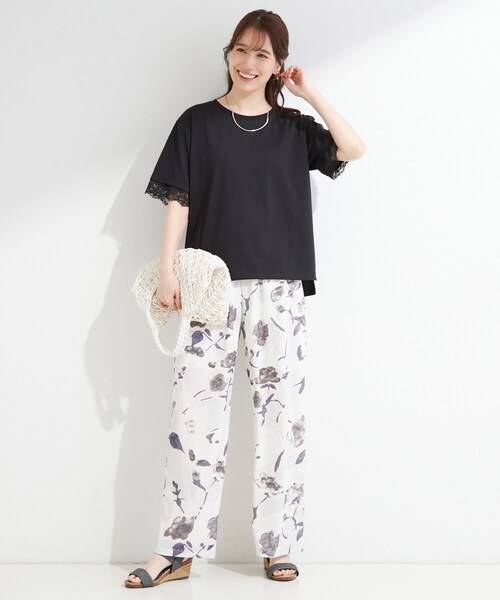 SHOO・LA・RUE(シューラルー)の「【ひんやり/UV/S-LL】柄アソート お袖レースが旬顔 上品に決まる大人Tシャツ(Tシャツ/カットソー・レディース・チャコール/ホワイト系1/ベージュ系その他4/ホワイト/ブラック/ピンク系その他・01/04/02/03)」の14枚目の写真