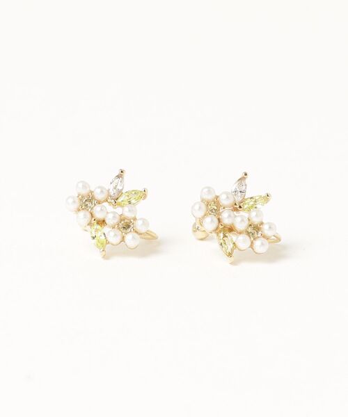 Zoule(ゾーラ)の「Zoule ゾーラ:FLOWER LETTER SERIES jewel flower letter 9 花言葉 プルメリア イヤリング(イヤリング・レディース・ホワイト×グリーン・FREE)」の7枚目の写真