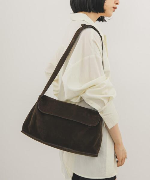 KBF(ケイビーエフ)の「サイドアシンメトリーショルダーBAG(ショルダーバッグ・レディース・ダークブラウン/キャメル・ONE)」の6枚目の写真