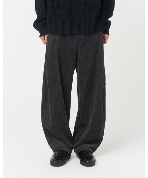 MISEKISEOUL MEN(ミセキソウルメンズ)の「Corduroy curved pants CHARCOAL(その他パンツ・メンズ・その他・3)」の1枚目の写真