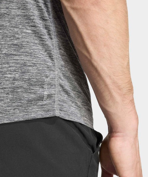adidas（アディダス）の「オウン ザ ラン メランジ Tシャツ / アディダス adidas（Tシャツ/カットソー・メンズ・ブラック・XX-LARGE/SMALL/X-LARGE/X-SMALL/XX-SMALL/3XL/LARGE/MEDIUM）」の4枚目の写真
