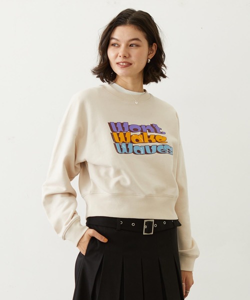 MILKFED.（ミルクフェド）の「THREE-TIERED LOGO CLEAR PRINT SHORT CREW SWEAT（スウェット・レディース・ライトブルー/ブラック/オフホワイト・S/M）」の2枚目の写真