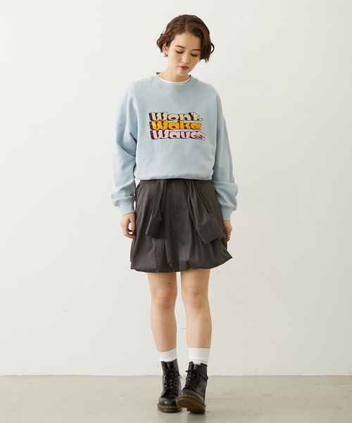 MILKFED.（ミルクフェド）の「THREE-TIERED LOGO CLEAR PRINT SHORT CREW SWEAT（スウェット・レディース・ライトブルー/ブラック/オフホワイト・S/M）」の18枚目の写真