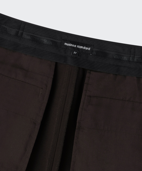MUSINSA STANDARD WOMAN（ムシンサスタンダードウーマン）の「ウィメンズ ローウエスト ディープタック エクストラワイド ヒドゥンバンディング スラックス [ダークブラウン]（スラックス・レディース・その他・27/26/25/24/29/28/30）」の5枚目の写真
