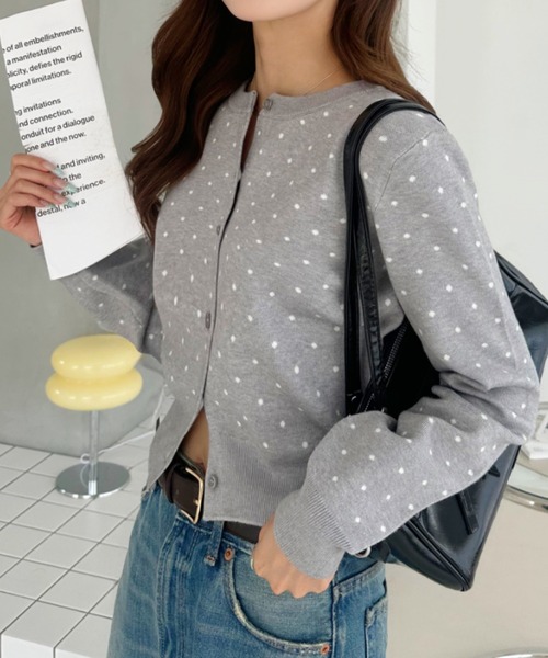 Ada.（エイダ）の「ドット柄 クルーネック ハイゲージ ニット カーディガン（カーディガン/ボレロ・レディース・グレー/ネイビー・FREE）」の3枚目の写真