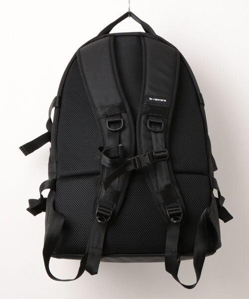 NEW ERA（ニューエラ）の「【NEW ERA】キャリアパック 35L 1680D NEW NE LOGO / ブラック [15121559]（バックパック/リュック・レディース・ブラック・フリー）」の12枚目の写真