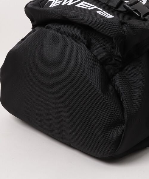 NEW ERA（ニューエラ）の「【NEW ERA】キャリアパック 35L 1680D NEW NE LOGO / ブラック [15121559]（バックパック/リュック・レディース・ブラック・フリー）」の13枚目の写真