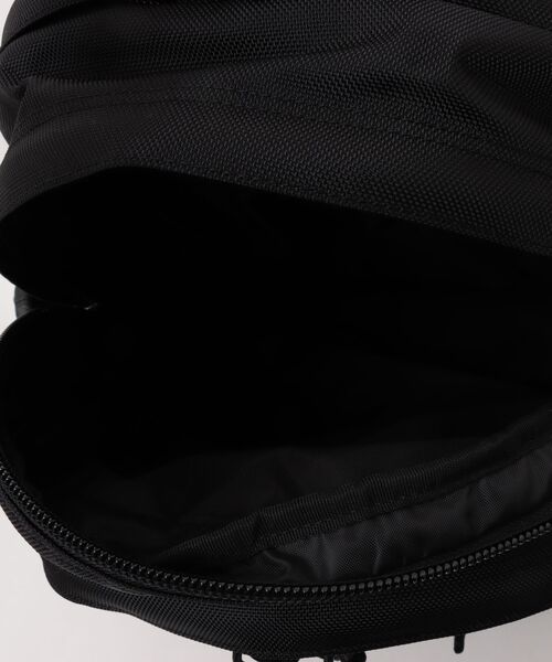 NEW ERA（ニューエラ）の「【NEW ERA】キャリアパック 35L 1680D NEW NE LOGO / ブラック [15121559]（バックパック/リュック・レディース・ブラック・フリー）」の14枚目の写真