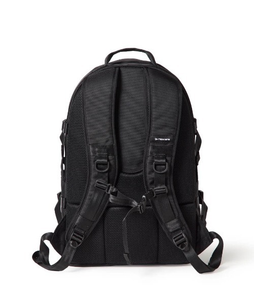 NEW ERA（ニューエラ）の「【NEW ERA】キャリアパック 35L 1680D NEW NE LOGO / ブラック [15121559]（バックパック/リュック・レディース・ブラック・フリー）」の4枚目の写真