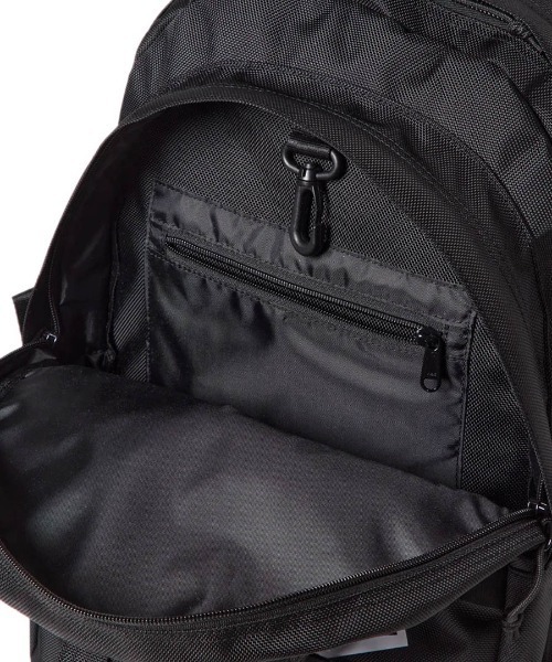 NEW ERA（ニューエラ）の「【NEW ERA】キャリアパック 35L 1680D NEW NE LOGO / ブラック [15121559]（バックパック/リュック・レディース・ブラック・フリー）」の7枚目の写真