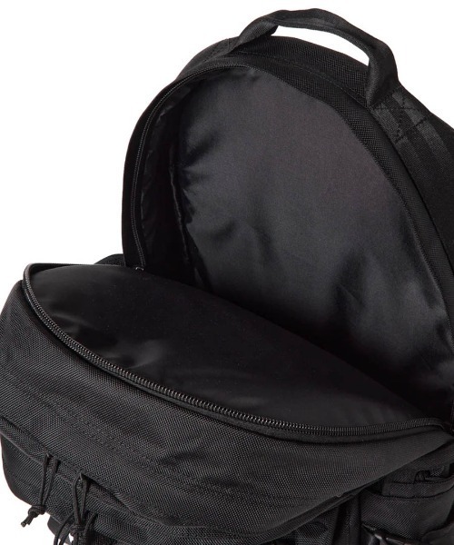 NEW ERA（ニューエラ）の「【NEW ERA】キャリアパック 35L 1680D NEW NE LOGO / ブラック [15121559]（バックパック/リュック・レディース・ブラック・フリー）」の9枚目の写真