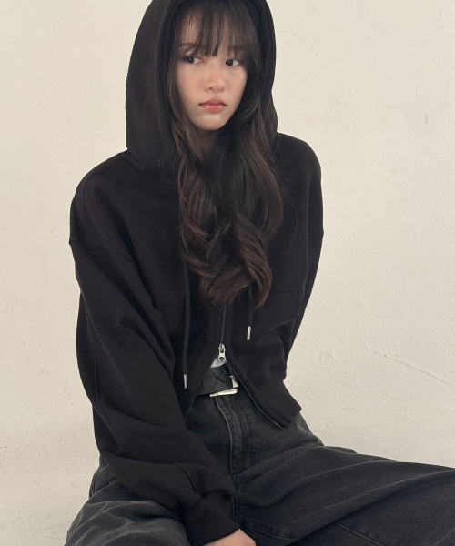 REBRENNER(リブレンナー)の「ムードオーバーサイズボリュームクロップフードパーカーグレー(パーカー・レディース・ライトグレー・SMALL/LARGE/MEDIUM)」の2枚目の写真