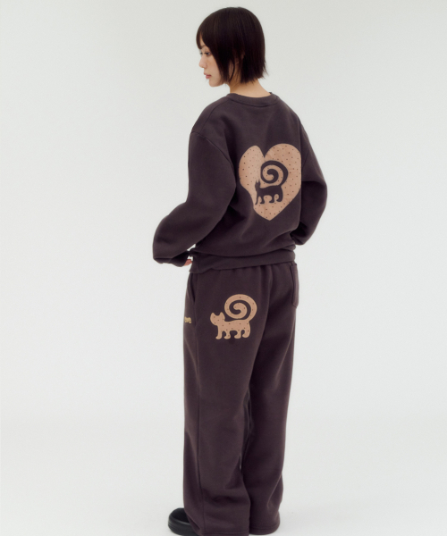 ambler(エムブラー)の「Warm Heart Cat アップリケ刺繍スウェットTシャツ AMM1412 (ダークブラウン)(スウェット・レディース・その他・SMALL/MEDIUM)」の3枚目の写真
