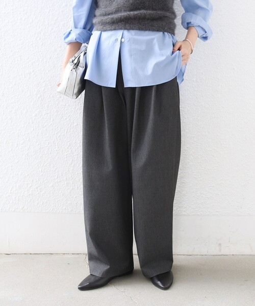 SHIPS(シップス)の「〈手洗い可能〉ソフト 裏起毛 ドロスト タック パンツ(その他パンツ・レディース・ベージュ/ネイビー/ダークグレー・36/38)」の2枚目の写真