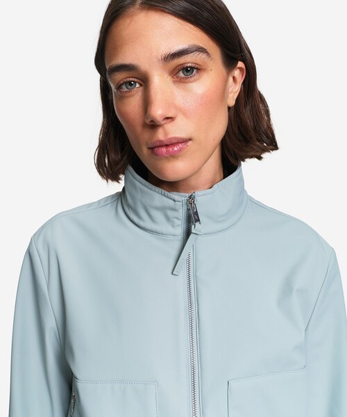 AIGLE（エーグル）の「撥水 防風 ストレッチ ソフトシェル スタンドカラージャケット（ナイロンジャケット・レディース・グレー/ブラック・42/36/40/38）」の7枚目の写真