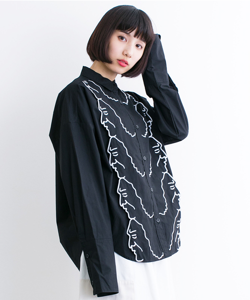 MERLOT（メルロー）の「音楽家の横顔ブラウス 5928（シャツ/ブラウス・レディース・ブラック/オフホワイト・FREE）」の2枚目の写真