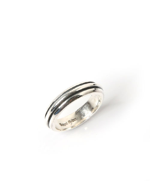 ROYAL ORDER(ロイヤルオーダー)の「TRIPLE BAND PLAIN RING(リング・レディース・シルバー・10号 US-5/13号 US-6h/15号 US-7h/18号 US-9/16号 US-8/12号 US-6)」の3枚目の写真