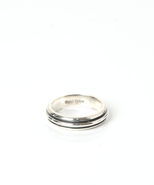 ROYAL ORDER(ロイヤルオーダー)の「TRIPLE BAND PLAIN RING(リング・レディース・シルバー・10号 US-5/13号 US-6h/15号 US-7h/18号 US-9/16号 US-8/12号 US-6)」の4枚目の写真